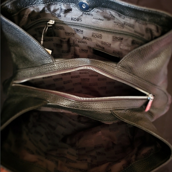 NWT MK Lg Leather Shoulder Tote - Picture 2 of 6